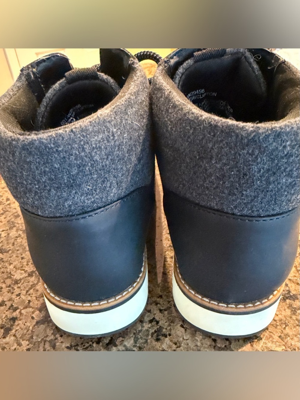 White Mountain Clifton Black Shimmer High Tops. Size 9.5 Very GUC. - Picture 5 of 7